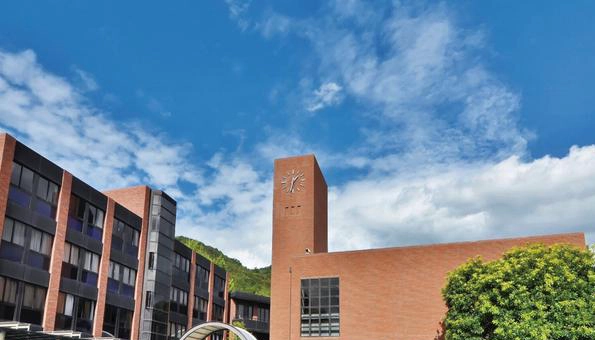 山梨大学